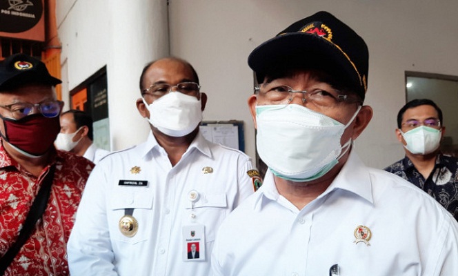 Menteri Koordinator Bidang Pembangunan Manusia dan Kebudayaan Muhadjir Effendy saat meninjau upaya penanggulangan COVID-19 di Kalimantan Selatan